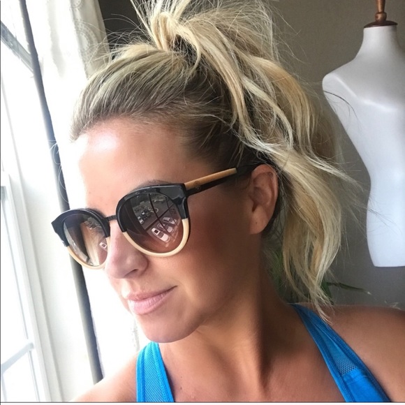 SALE🥳Tory Burch sunglasses - Picture 2 of 7